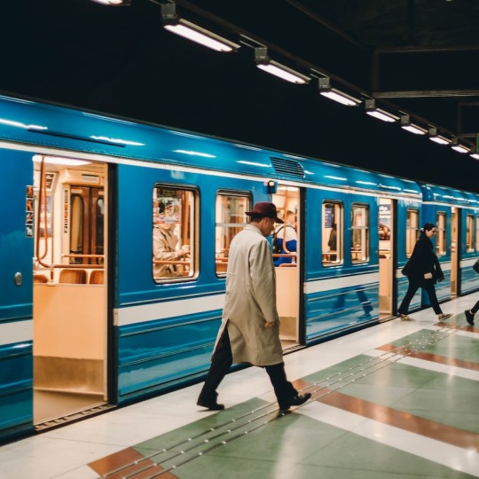 Новый зал ожидания для пассажиров открыли на остановочной платформе Озёрки в Алтайском крае